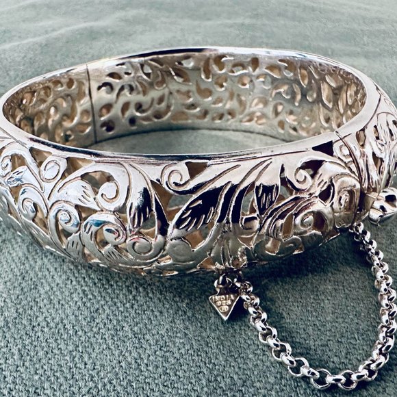 Silpada Sterling Silver Floral Filigree Hinged Bangle Bracelet Safety Clasp - Picture 5 of 6